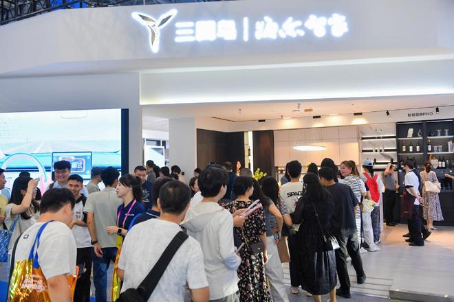 ：三翼鸟智博会展示8大AI场景九游会J9入口“人工智能+”(图4)
